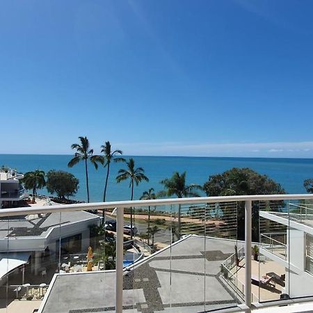 Pier Resort Urangan Exterior photo
