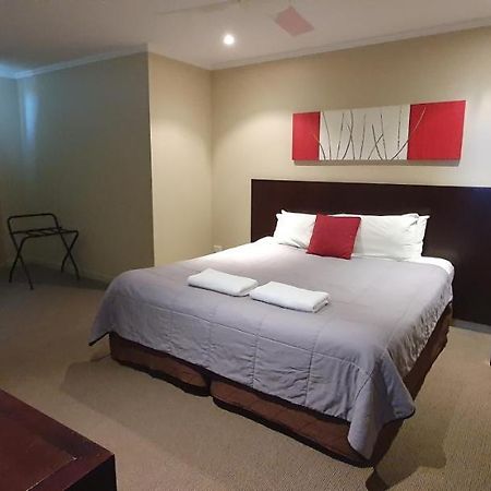 Pier Resort Urangan Exterior photo