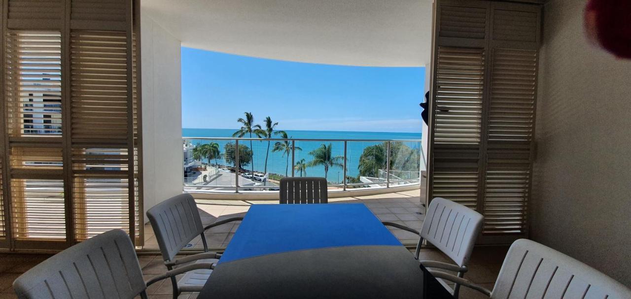 Pier Resort Urangan Exterior photo