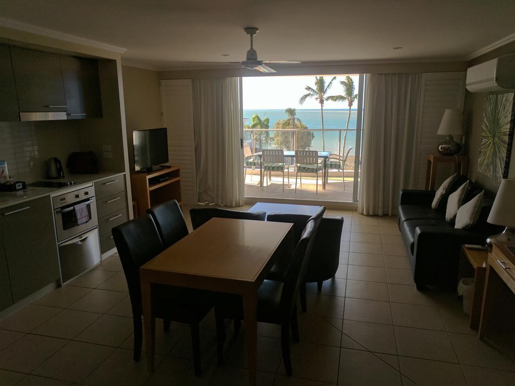 Pier Resort Urangan Exterior photo